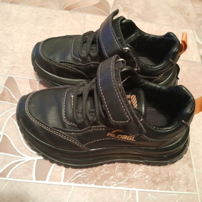 Детские кроссовки