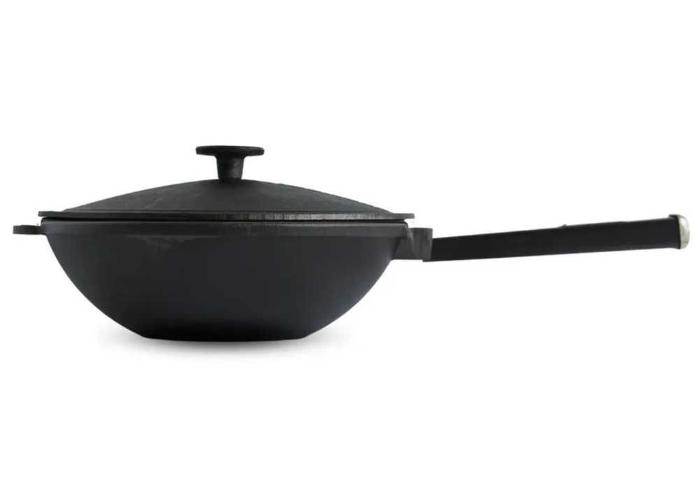 Чугунен УОК тиган с дървена дръжка, 24 см и 26 см