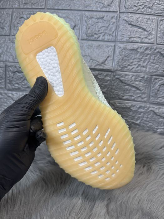 Yeezy 350 v2 Hyperspace Pk Premium