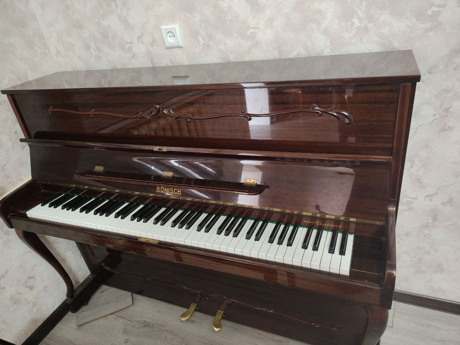 Pianino Ronisch .