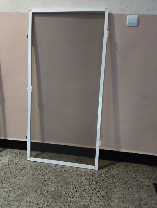 ПРОДАВАМ КОМАРНИЦИ НА ПАНТИ