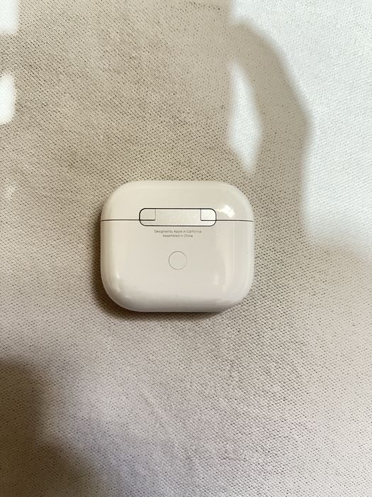 Продам кейс от Airpods 3