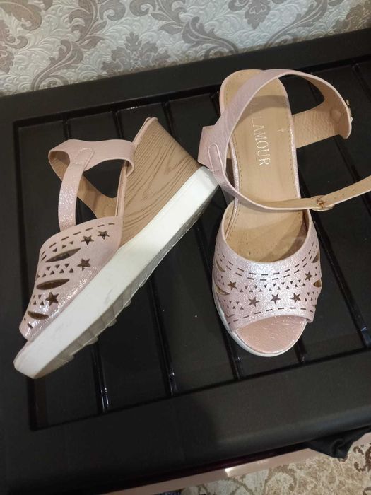 Босоножки женские