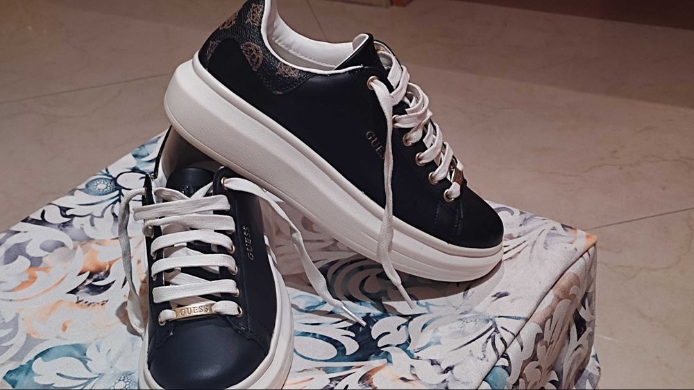 Маратонки GUESS номер 35