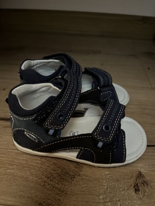 2 perechi sandale baieti Lasocki 21 si Nike 22