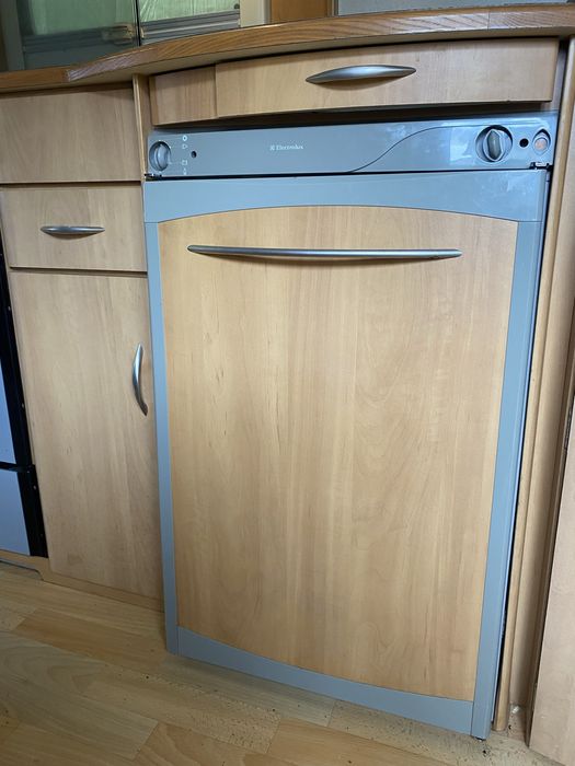 Frigider electrolux rulota swift