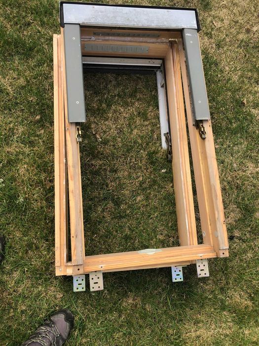Ferestre mansarda FAKRO FTS-V 55/98 utilizate