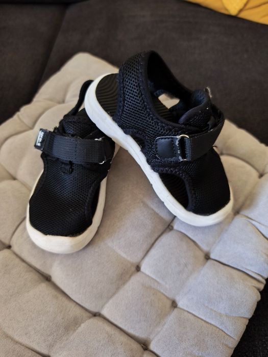 Детски сандали и маратонки