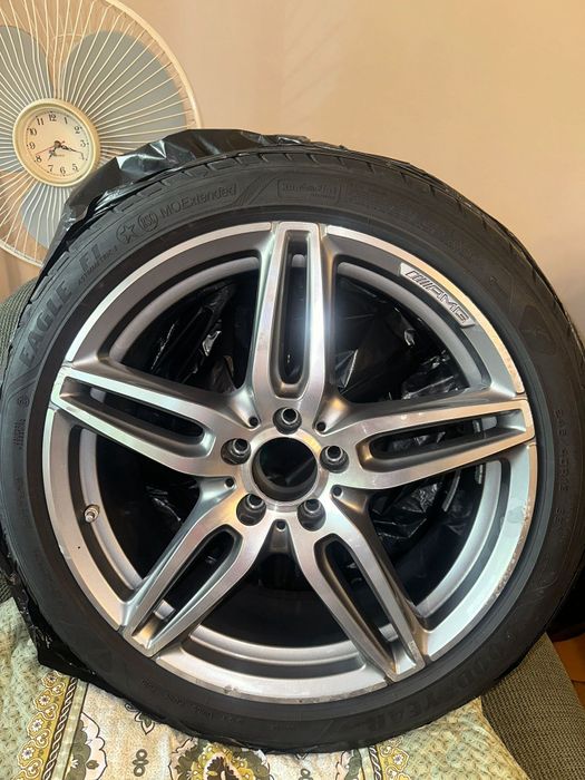 Vând Anvelope GOODYEAR Eagle F1 245/40R19