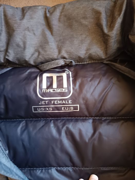 Дамско олекотено яке