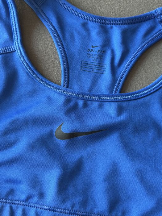 Спортен сутиен Nike