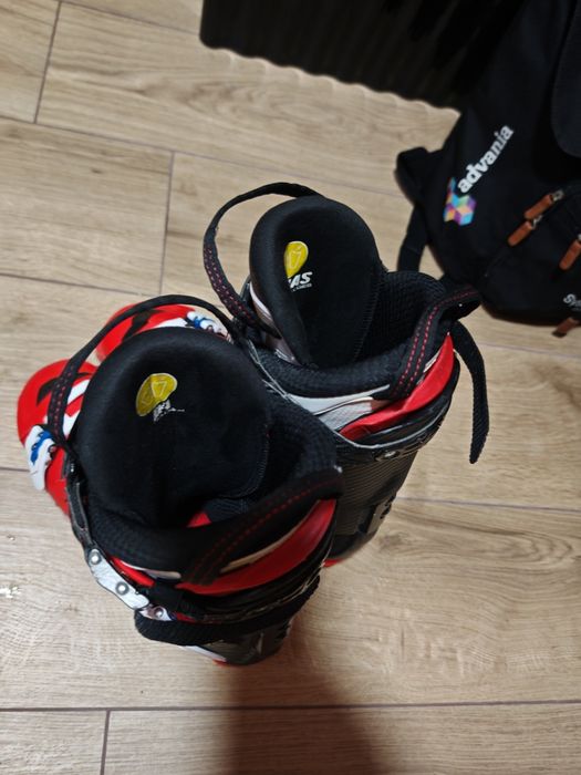 Продавам състезателни ски обувки Атомик