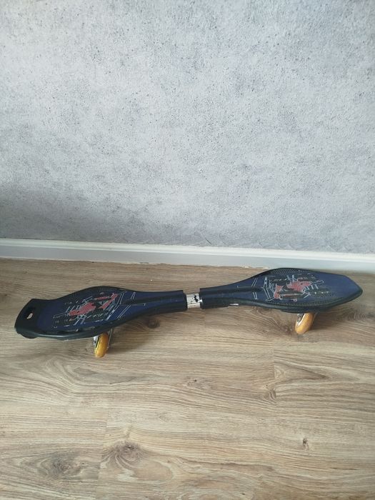 Двухколёсный скейт прлдая срочно