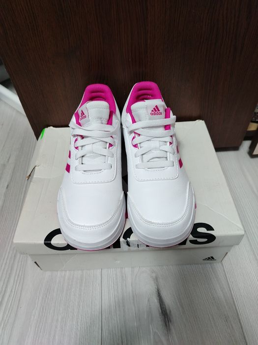 Vând adidași de damă