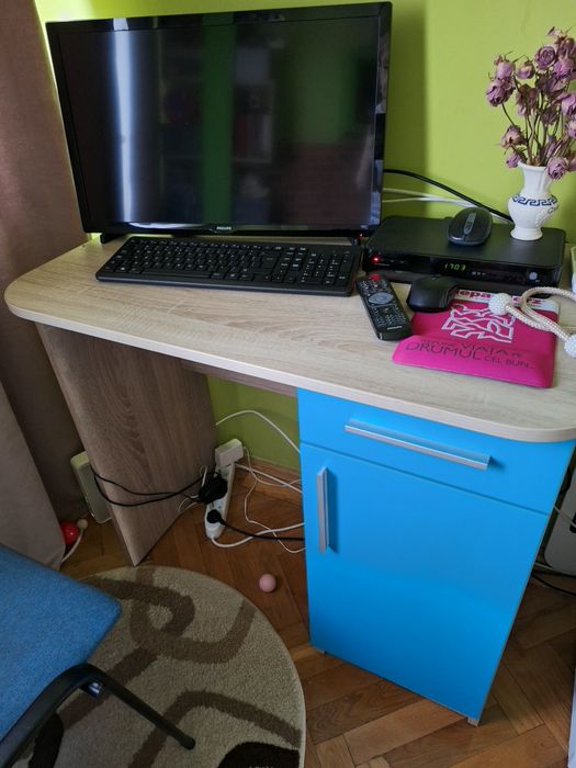 Mobilă tineret stare excelentă