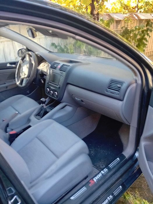 Volkswagen Golf benzină, 1.610 € — imagine 5