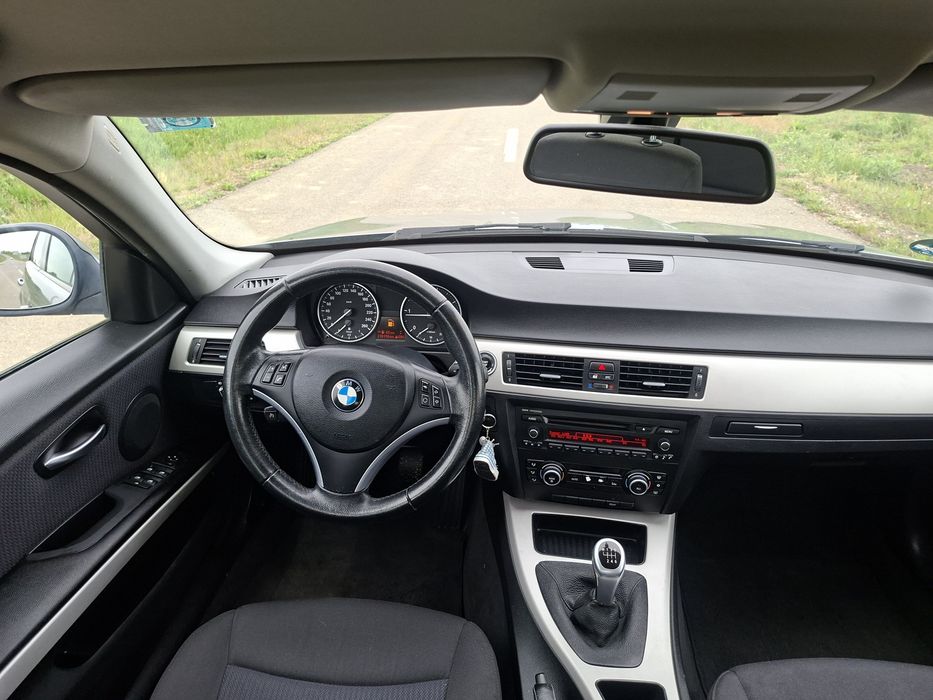 BMW Seria 3 2010 — imagine 3