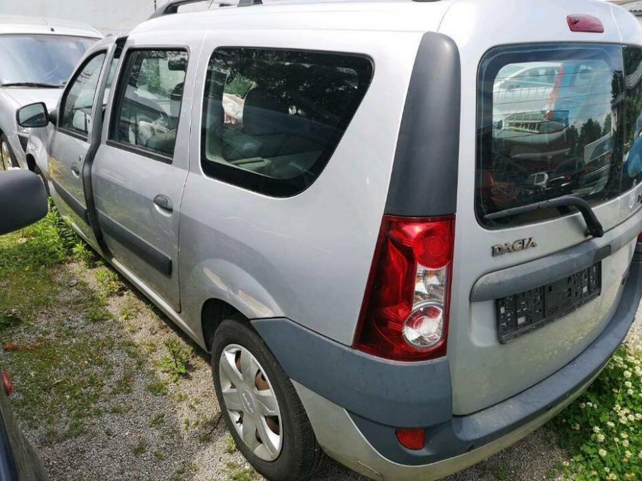 Дачия логан 1.5дци 68к.с на части с работещ двигател.