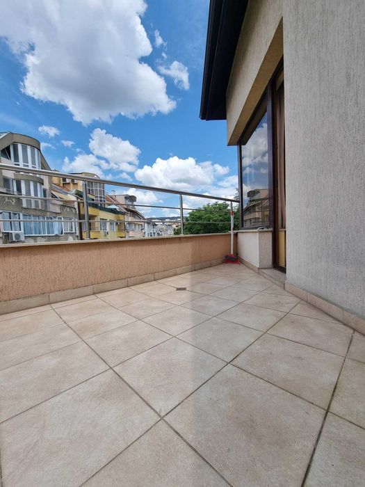 Дава се под наем Двустаен апартамент в Варна, Цветен квартал - 50 кв.м за 498.27 € - Снимка #1