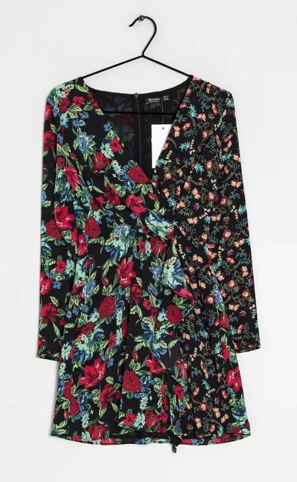 Рокля ня цветя Bershka
