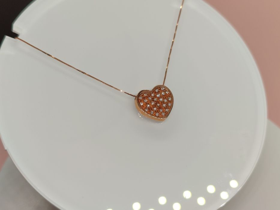 Луксозна висулка сърце от 18К злато с диаманти