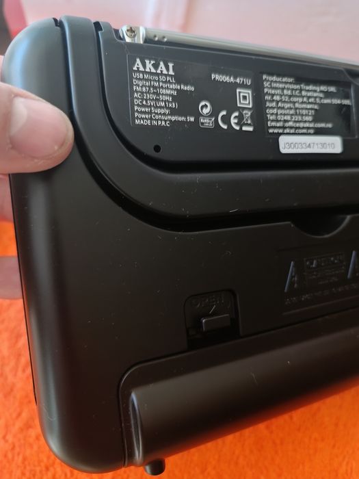 Radio Akai mic cu intrare USB