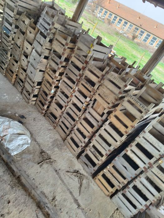 Дървени касети, щайги.