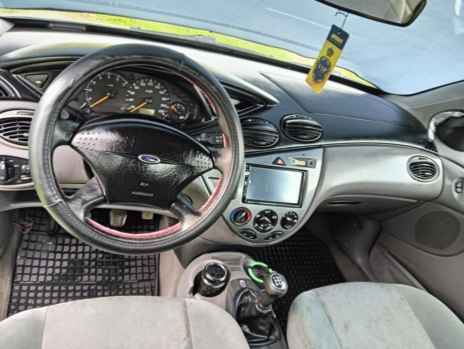 Vând sau schimb Ford focus 1.6 benzina