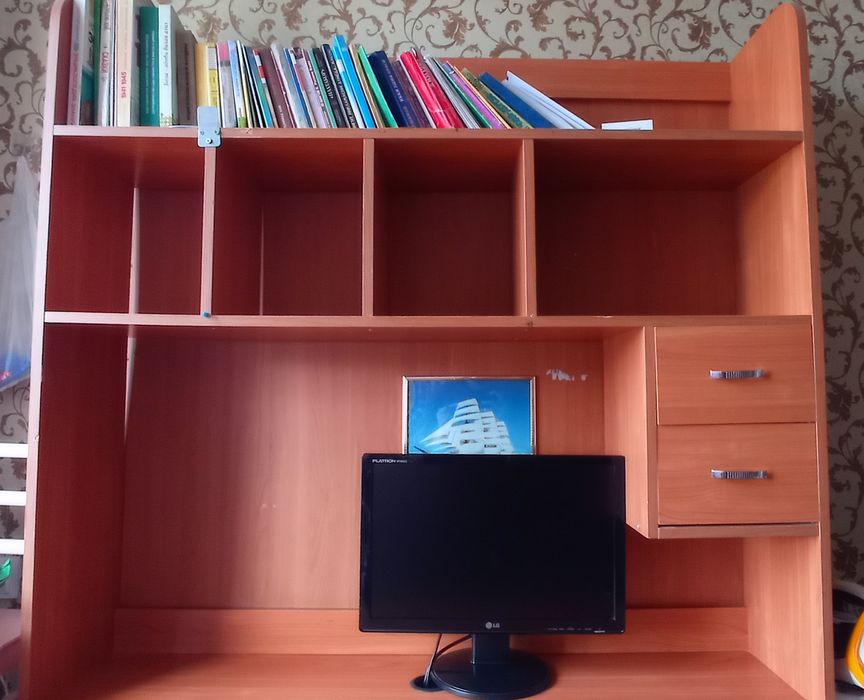 Письменный стол , компьютерный стол