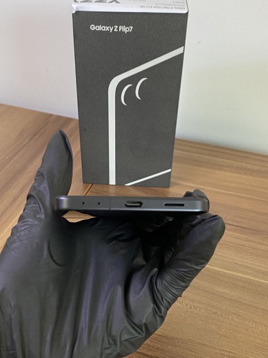 Samsung Z Flip7, 512 GB, Jetblack, Foarte bun, Cod produs: 7186