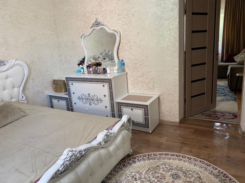 Продам спальный гарнитур