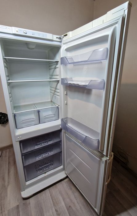 Холодильник Бирюса