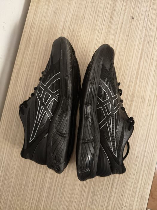 Vând Asics mărimea 44,5