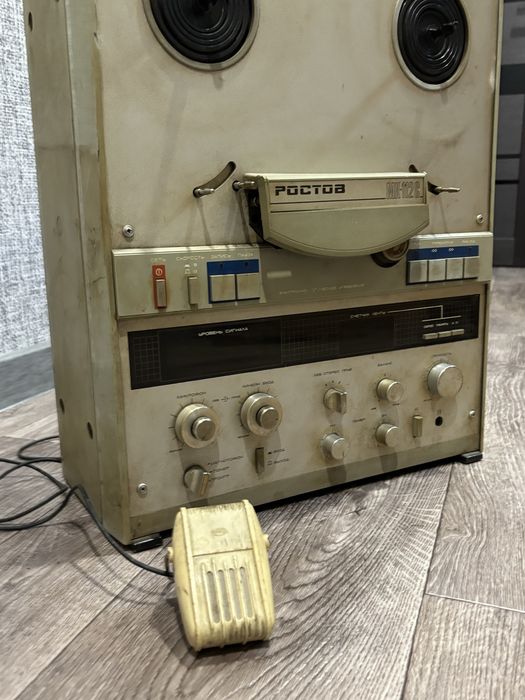катушечный магнитофон «Ростов МК-112С».