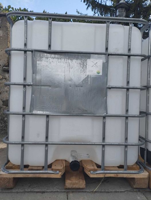 IBC бидони - 1000л за съхранение на течности