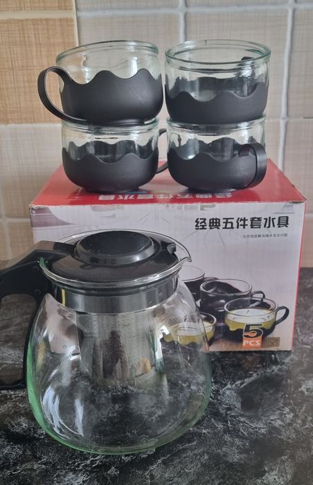 Продам чайник с чашками