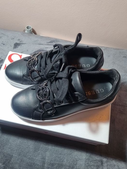 Adidasi teniși Guess