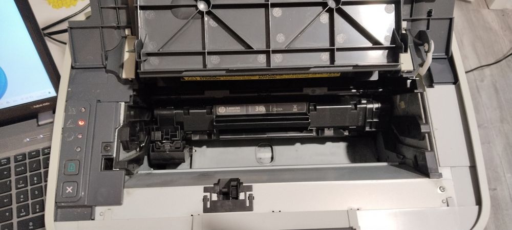 Принтер HP P1505n неубиваемый