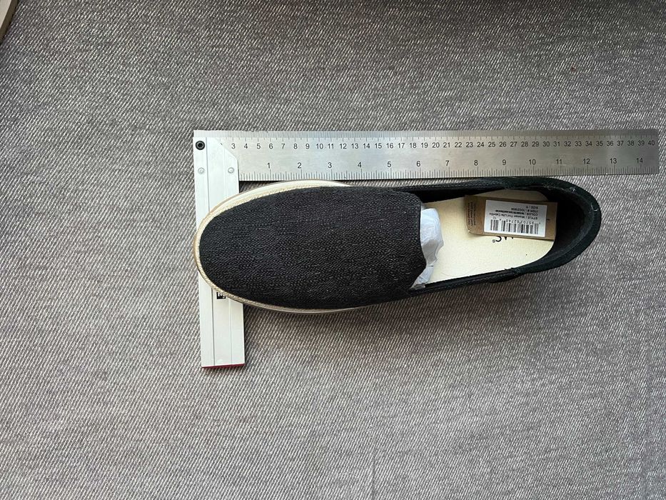 Продавам спортни обувки TOMS 42.5