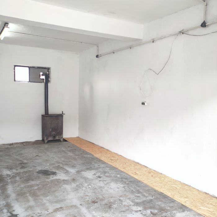 Închiriez convenabil Hala