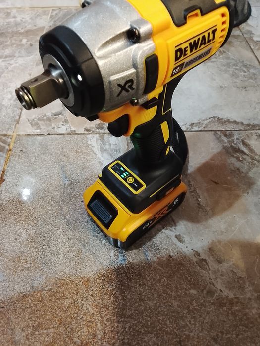 Impact pentru înșurubat DeWalt dcf 880 cu baterie de 6 a NOI