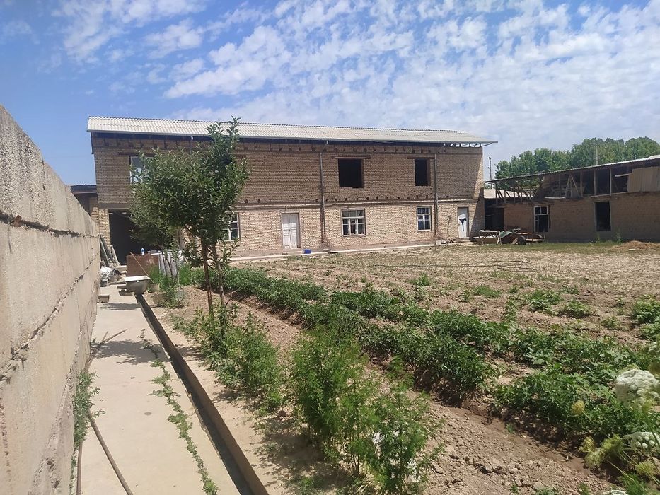 Uchastka sotilad narxini kelishamiz