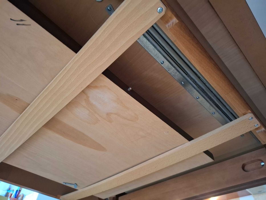 Продавам масивна луксозна маса за трапезария