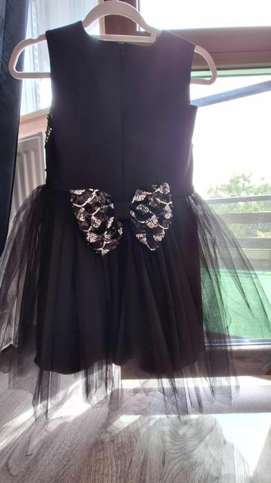 Малка черна рокля с блясък