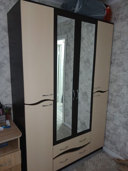 Продам шкаф, с зеркалом
