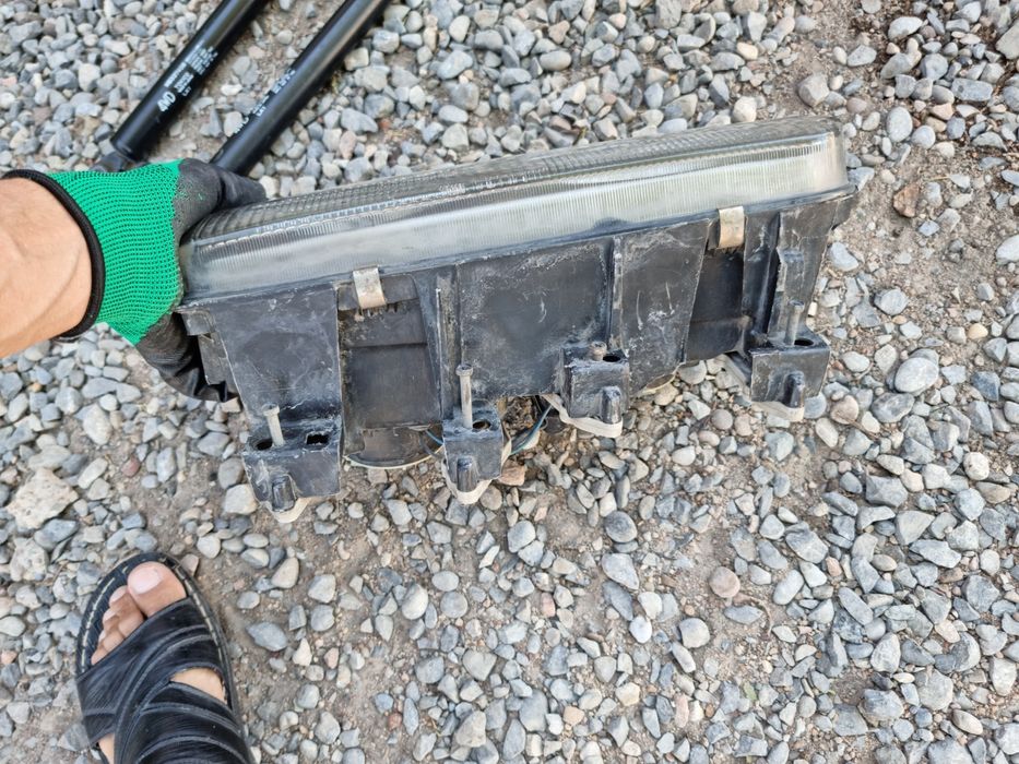 Фара правая на Делику кирпич