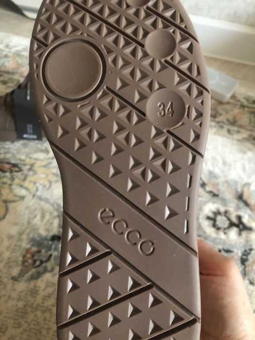 Ботинки на девочку,ECCO