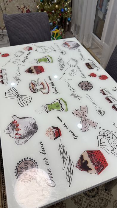 Продается стол со стульями