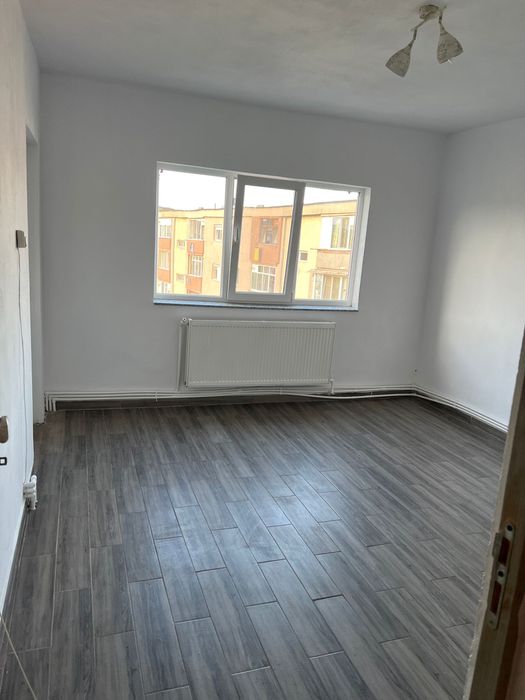 Inchiriez garsoniera