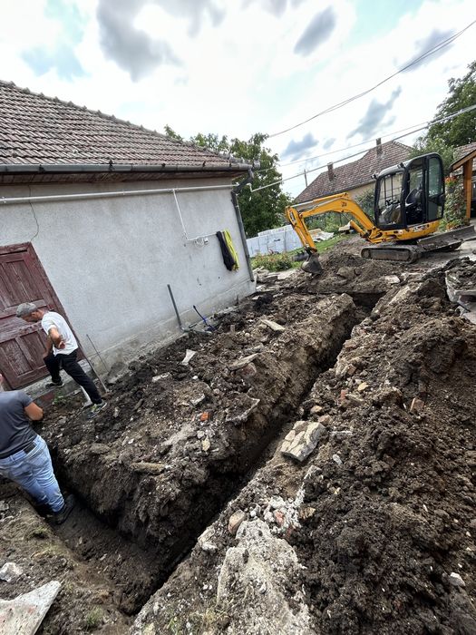 Miniexcavator de inchiriat